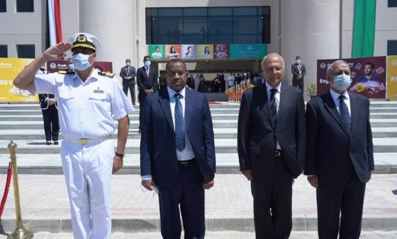 الأمين العام لجامعة الدول العربية أحمد أبو الغيط يشهد على توقيع إتفاقية على هذا المرسوم