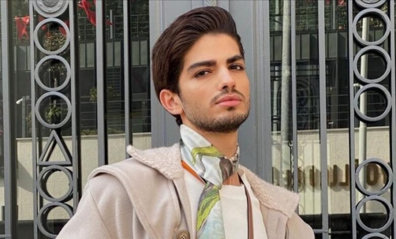 “أوسكار Oscar Kraye” يشارك المتابعين بصور جريئة من تركيا