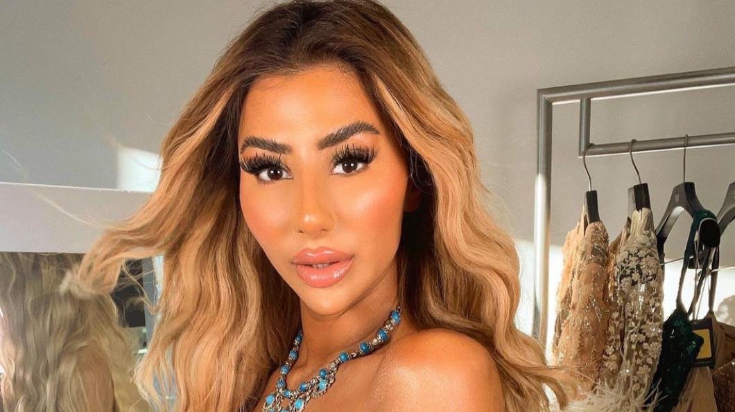 صورة مميزة: خبيرة المكياج العالمية “جينا بادين/ Gina Badhen” تشارك المتابعين صور لافتة
