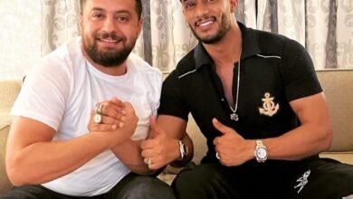 Photo of محمد رمضان يغمض عيناه ويوقع مع سلطنة برودكشن على بياض