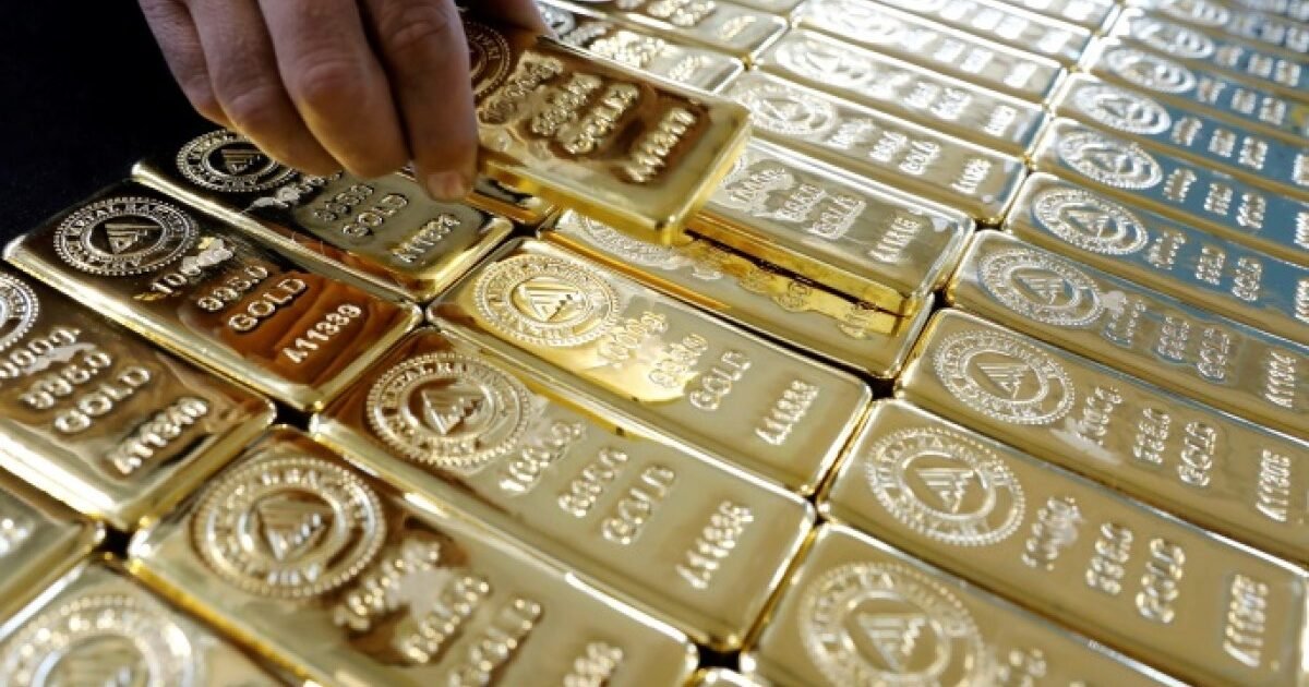 الذهب يثبت قرب القمة مع ترقب بيانات PCE وخطاب وارش