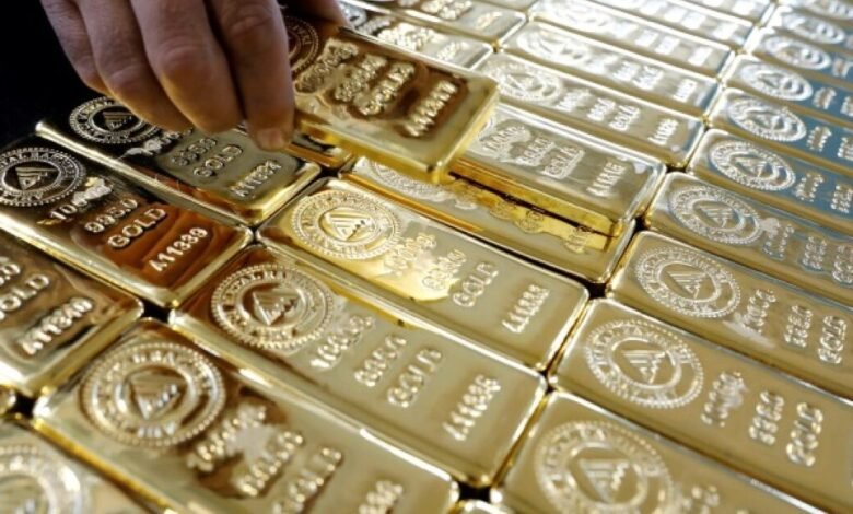 الذهب يثبت قرب القمة مع ترقب بيانات PCE وخطاب وارش