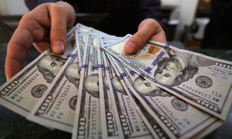 الدولار يرتفع والأسواق تترقب أول رفع للفائدة الأميركية منذ أكثر من عامين