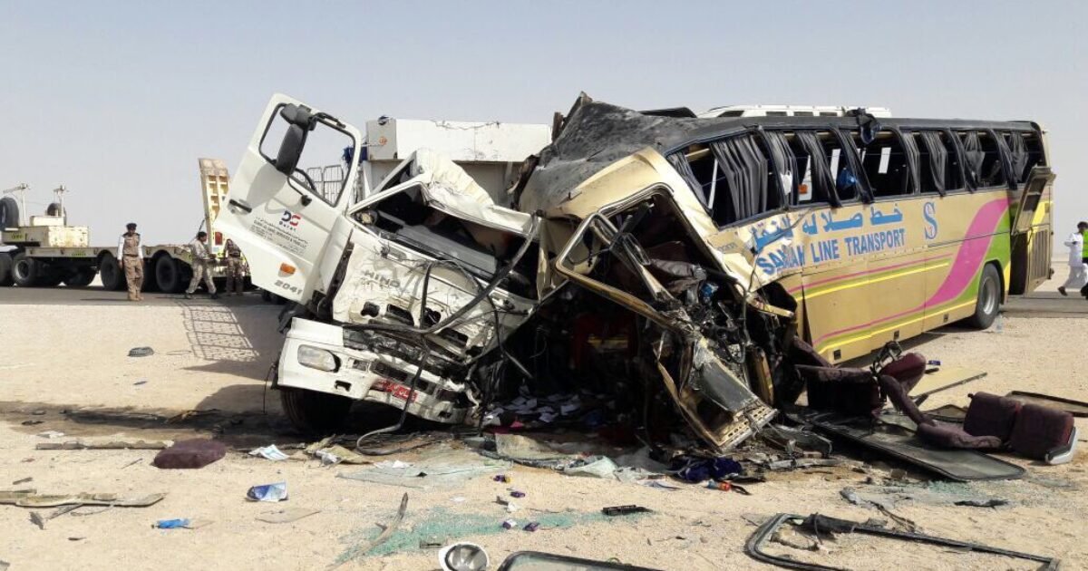 وزارة الصحة تعلن مقتل 21 شخصاً في حادث حافلة دهب–نويبع - صورة مميزة وزارة الصحة تعلن مقتل 21 شخصاً في حادث حافلة دهب–نويبع