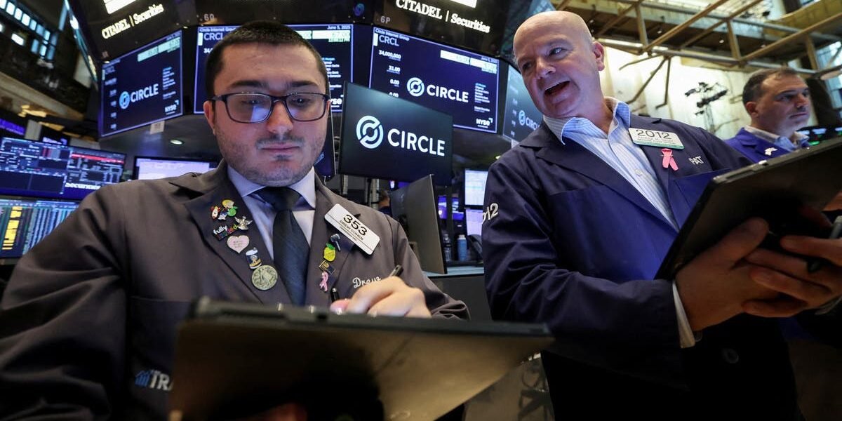 ارتفاع “وول ستريت” مع تجدد التوقعات بخفض أسعار الفائدة