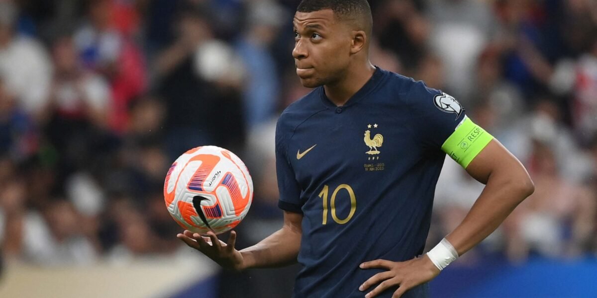 الهلال يقدم عرضاً بـ300 مليون يورو لضم مبابي