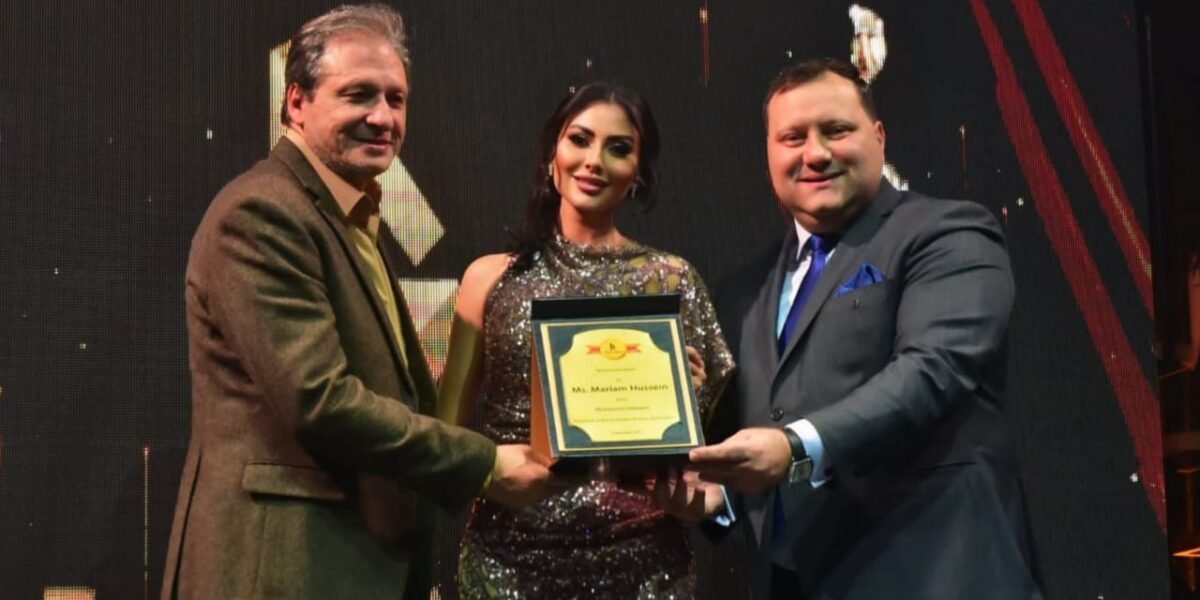 مريم حسين تُكرم في بيروت والشاعر الكبير نزار فرنسيس يسلمها الدرع
