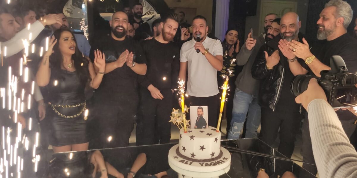 وائل ابو بكر يحتفل بعيد ميلاده وسط الأحبة ، مهند وسارة يشعلان السهرة
