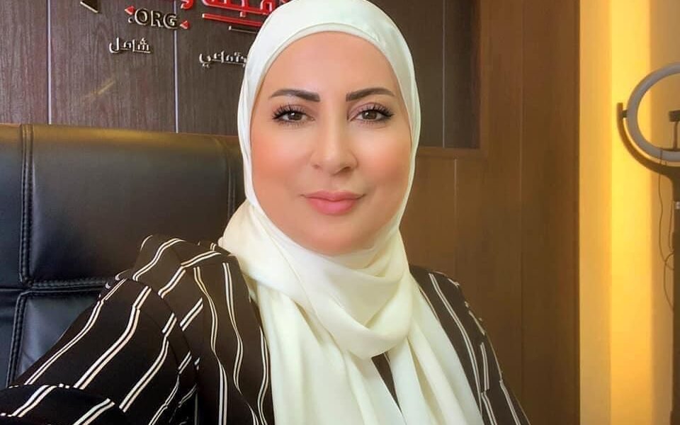 وفاء بيضون : أيّها ” المعلم ” عظمتك السماء .. إنك فوق الوصف والأوصاف!