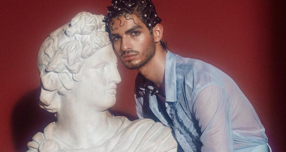 صورة مميزة: “أوسكار Oscar Kraye” يحدث بصمة فارقة في عروض الأزياء