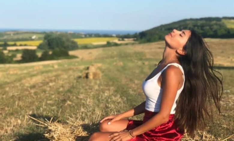 Elsa Boulos: A Natural Female Beauty