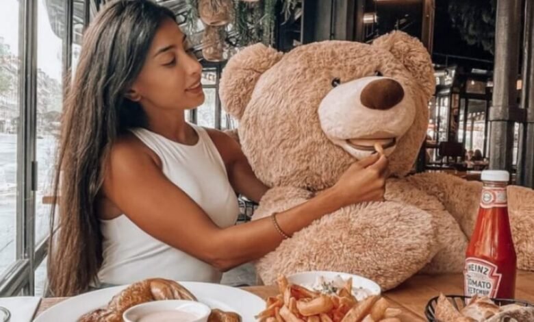 Elsa Boulos Grabs the Attention of her Followers with Cute Scenes