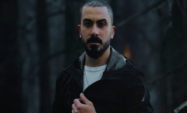 أحمد العقاد يطلق أغنيته الجديدة “عم بتنفسك”