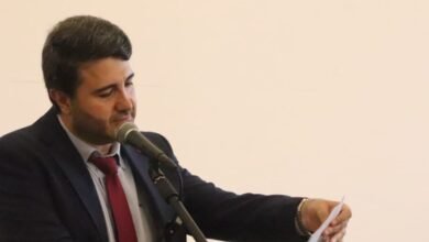 أنطوان يزبك “لن ينقطع الوتر” لأحمد دهيني رواية خارقة تجمع بين الفلسفة والحب والمافيا