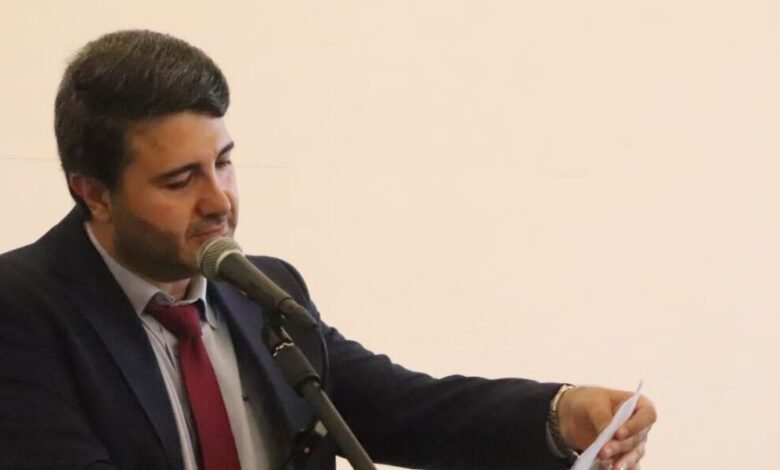 أنطوان يزبك “لن ينقطع الوتر” لأحمد دهيني رواية خارقة تجمع بين الفلسفة والحب والمافيا