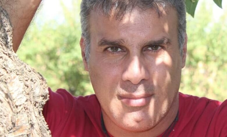 ادونيس الخطيب يقرصن الوقت بأصوات فنانيين وحفل الكتروني على فايسبوك