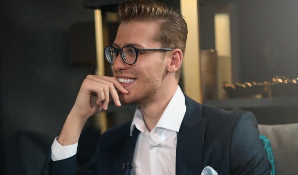 صورة مميزة: الإعلامي علي ياسين يكرّس نفسه للإعلام