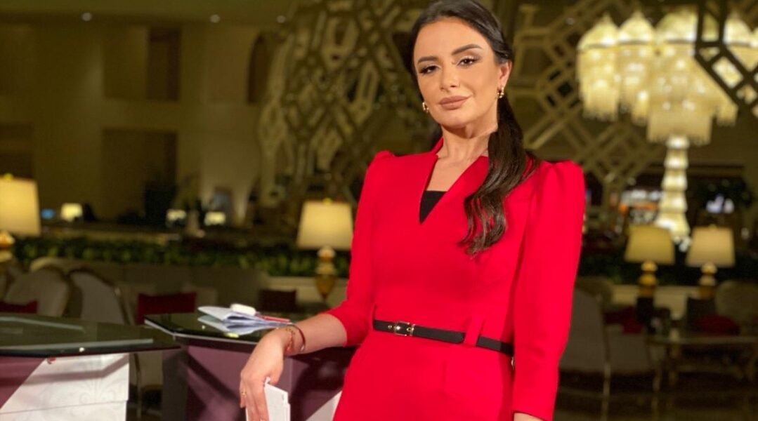 صورة مميزة: الإعلامية جلنار ديب تفرض نفسها بحضورها الواثق