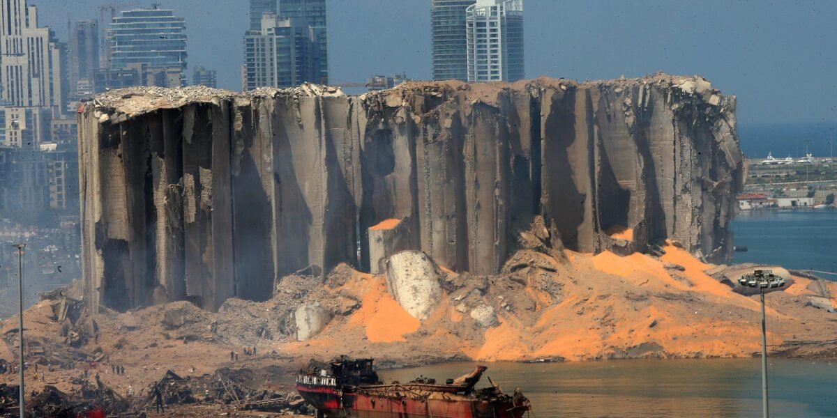 الشيخ بدر الخرافي يقف بجانب الشعب اللبناني كعادته - صورة مميزة صورة مميزة: الشيخ بدر الخرافي يقف بجانب الشعب اللبناني كعادته