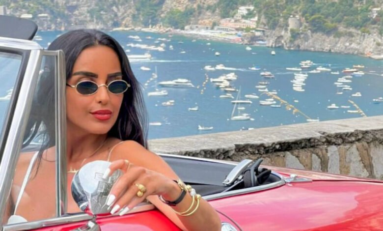 الفنانة منار تتعرض لمتاعب في رحلة إلى فينيسيا الإيطالية: فقدت امتعتها وتعرضت لسرقة محفظتها الشخصية