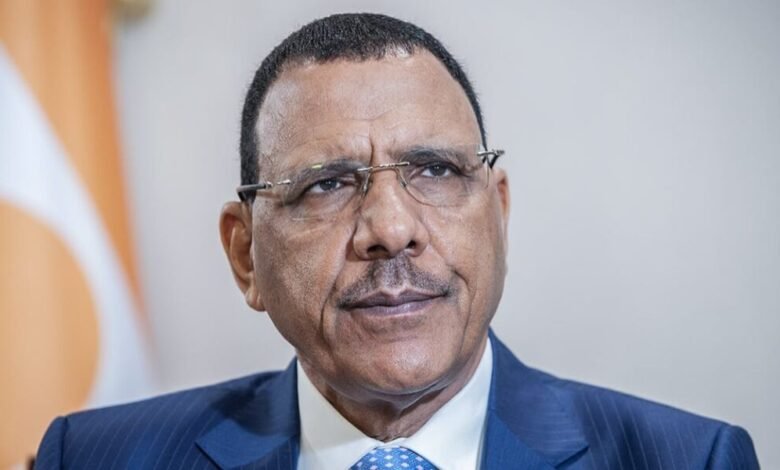 المجلس الانتقالي بالنيجر يكشف معلومات عن حالة بازوم الصحية
