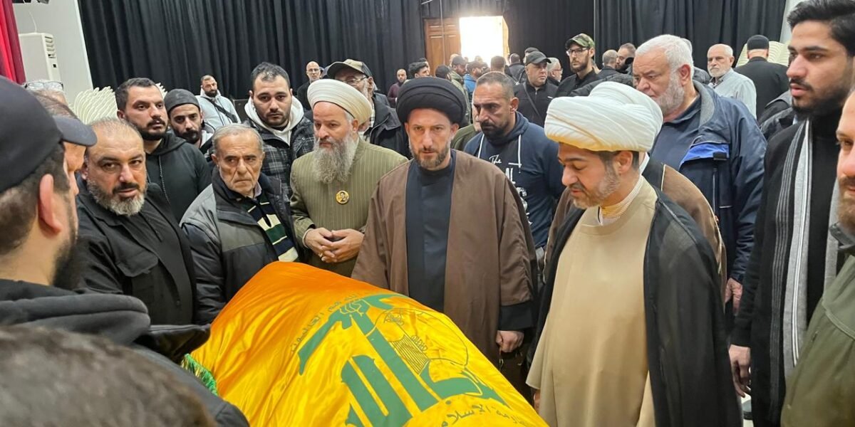 صورة مميزة: حزب الله وأهالي صيدا شيعوا الفقيد المجاهد خليل قطيش