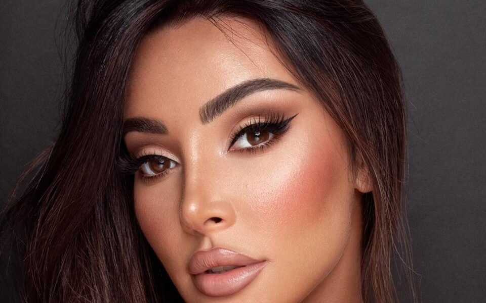 صورة مميزة: خبير التجميل خالد نايفة يتميّز بتطبيقه أروع فنون المكياج