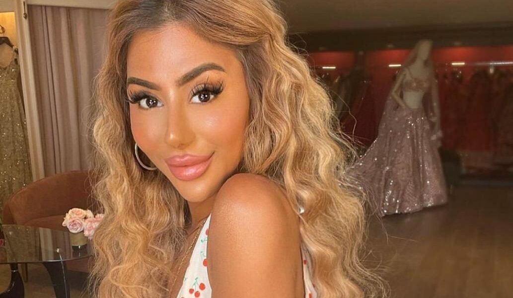 صورة مميزة: خبيرة المكياج العالمية “جينا بادين/ Gina Badhen” تشرح عن أهمية تنظيف أدوات المكياج