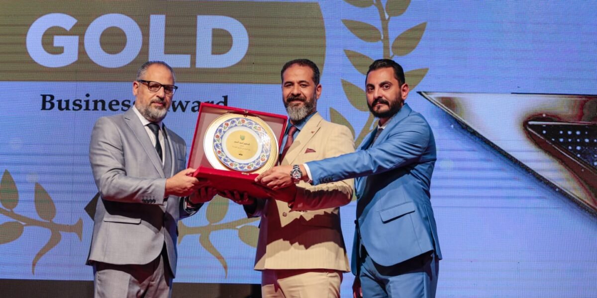 دكتور أحمد أسمر أفضل رجل أعمال في الشرق الاوسط للعام ٢٠٢٢ في إسطنبول - صورة مميزة صورة مميزة: دكتور أحمد أسمر أفضل رجل أعمال في الشرق الاوسط للعام ٢٠٢٢ في إسطنبول