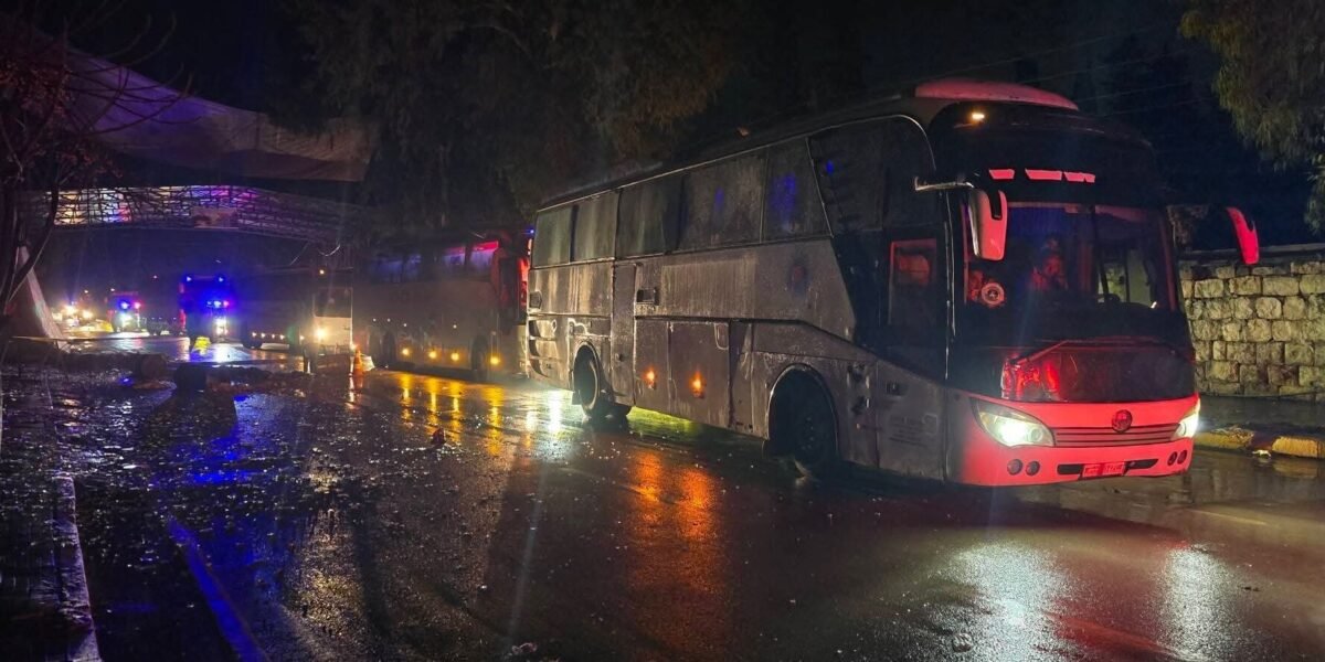 صورة مميزة: سوريا.. اتفاق لوقف إطلاق النار وإجلاء مقاتلي قسد وحل أزمة حلب (فيديو)