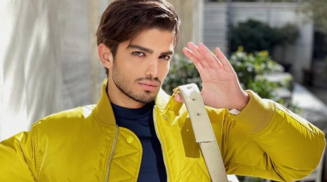 صورة مميزة: عارض الأزياء “أوسكار Oscar Kraye” يستنكر الحالة المذرية التي وصل اليها لبنان