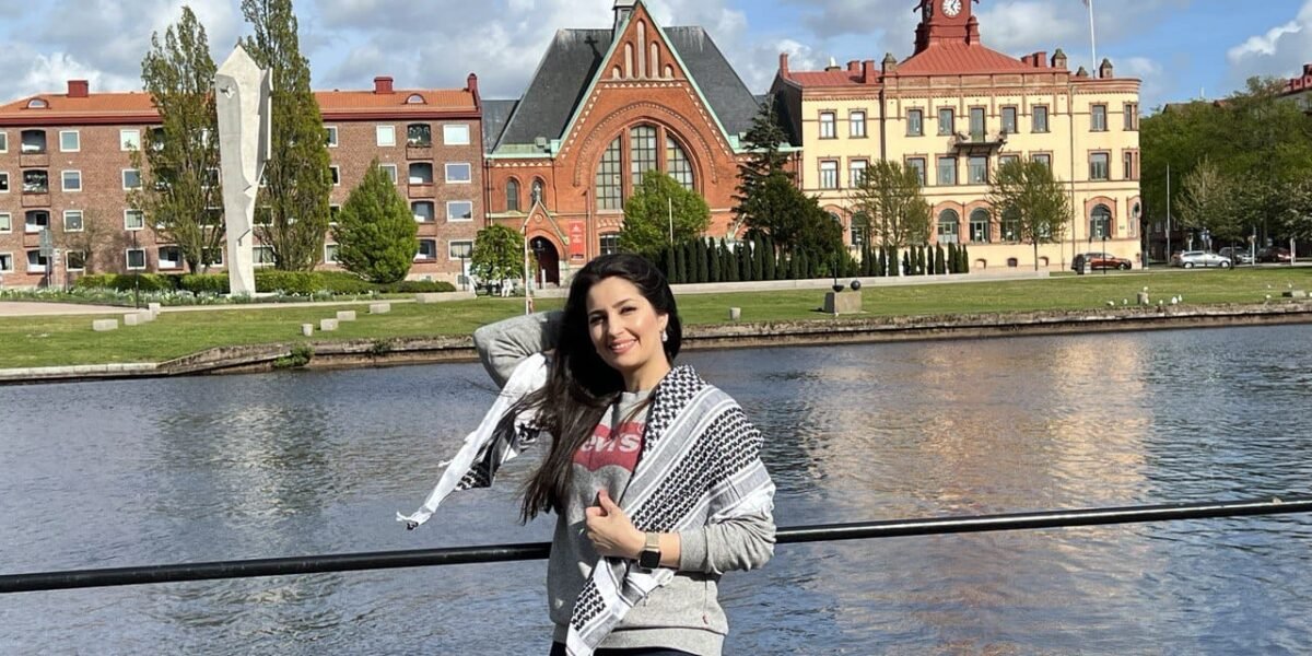 ليدي سارة ….شخصية تثير وسائل ( السوشيل ميديا ) غناء - صورة مميزة صورة مميزة: ليدي سارة ….شخصية تثير وسائل ( السوشيل ميديا ) غناء