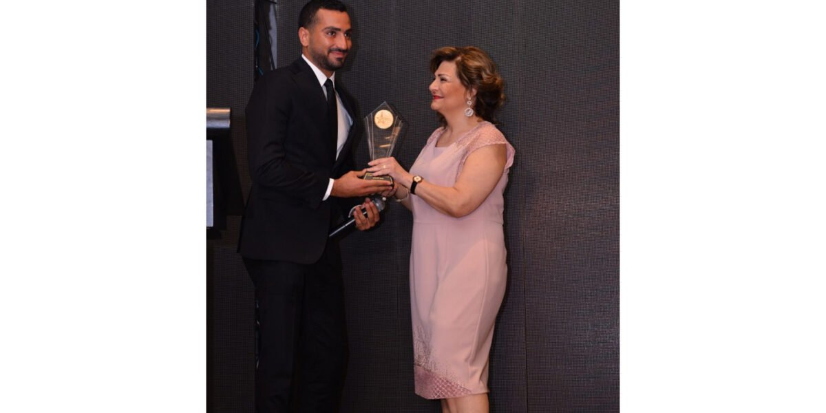 صورة مميزة: مهرجان AFDAL الدولي يقدم جائزة أفضل ممثل و مطرب مصري شاب للفنان محمد الشرنوبي